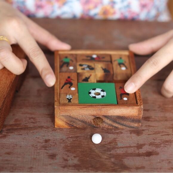 Siam Mandalay wooden soccer game puzzle - Picture 6 of 12